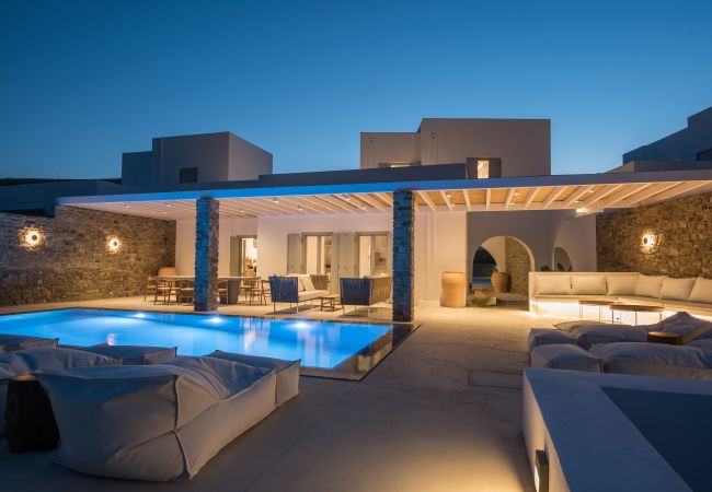 ONEIRO VILLA. ANTIPAROS AS DREAMY AS IT GETS