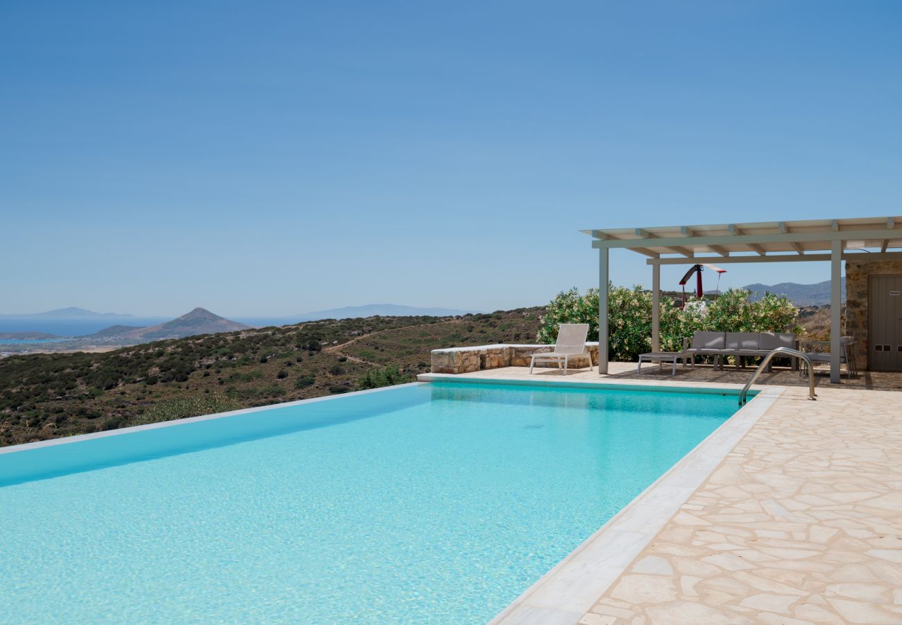 Villa in Naousa - Gorgeous pool villa, stunning sea views, helipad! 