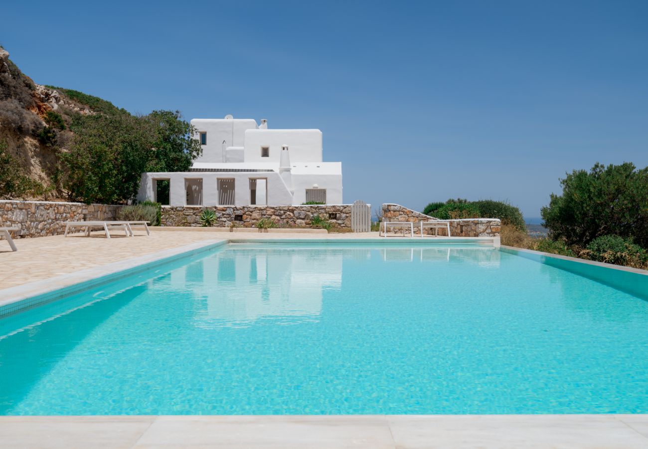 Villa in Naousa - Gorgeous pool villa, stunning sea views, helipad! 