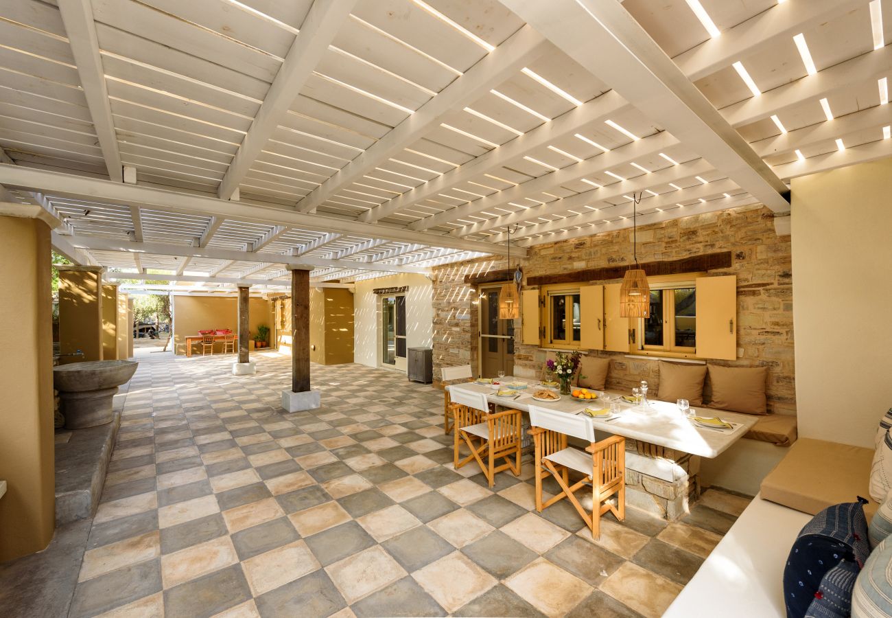 Villa in Naousa - A Luxurious Vineyard Retreat in Paros