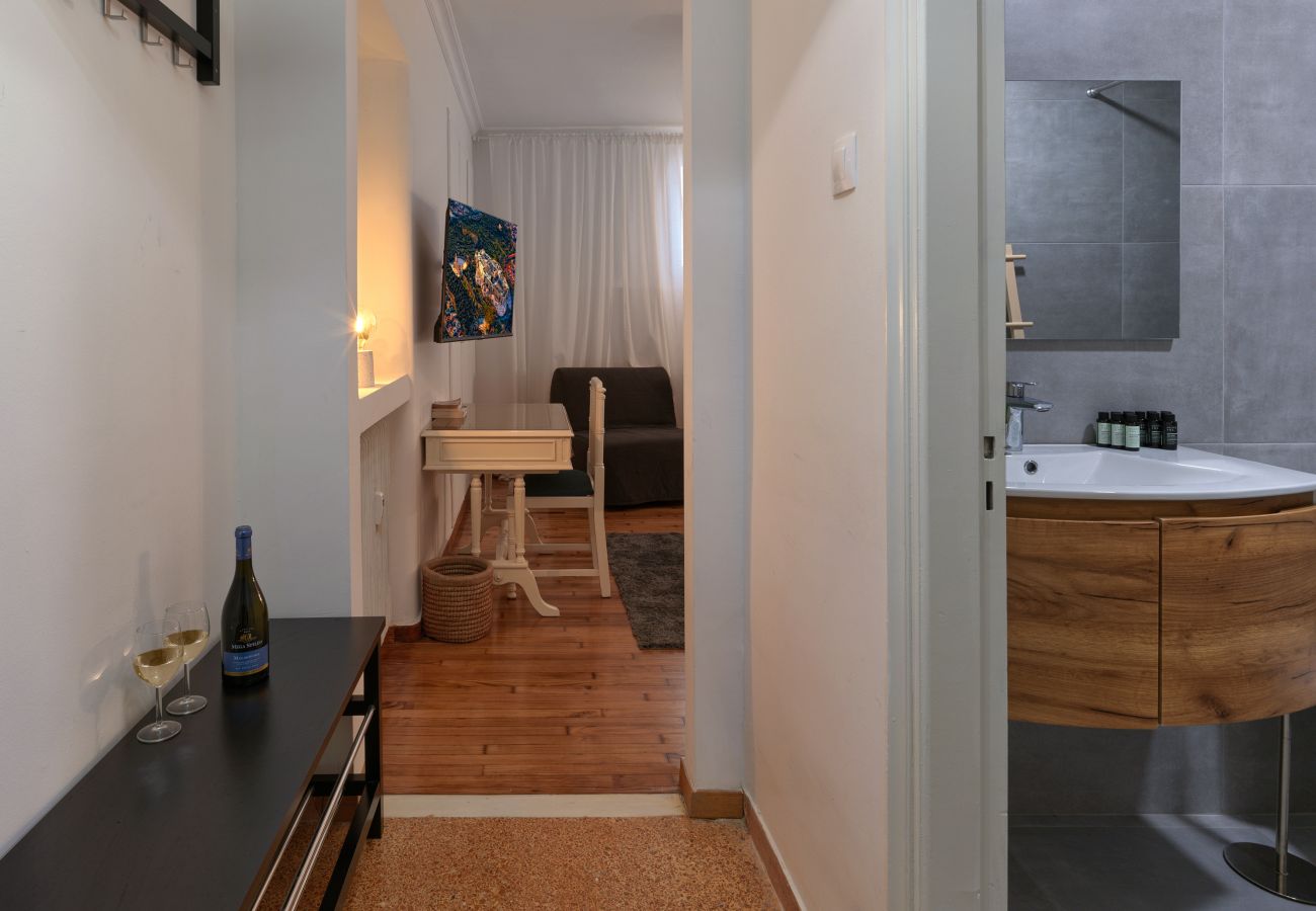 Apartment in Athens - Modern Living in Kolonaki