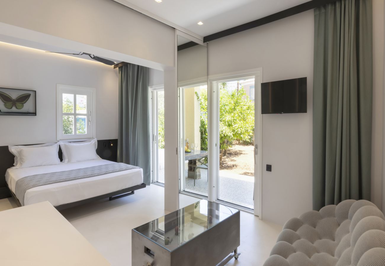 Apartment in Spetses - Spetses studio·Modern studio in the heart of Old Port in Spetses