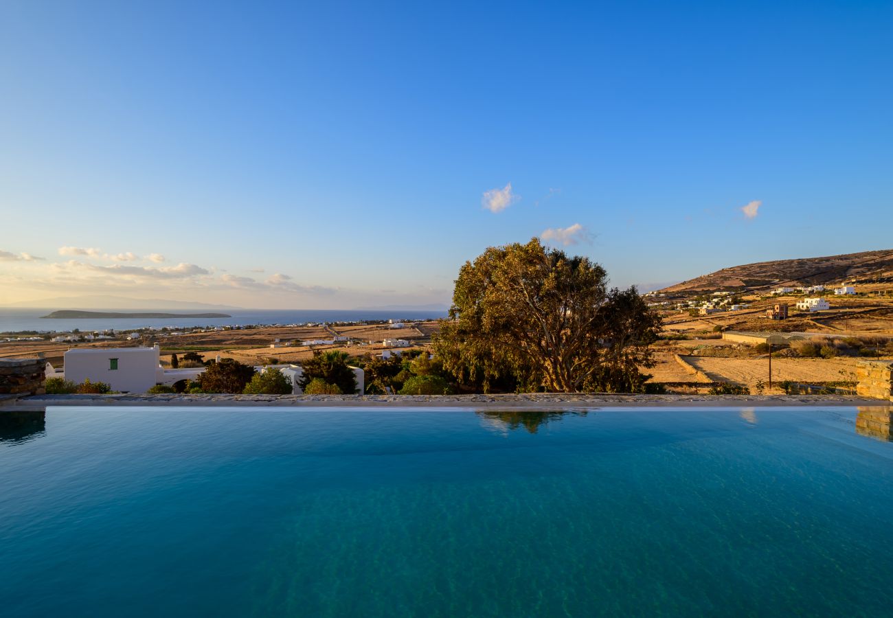 Villa in Tzanes - Soho Villa in Paros