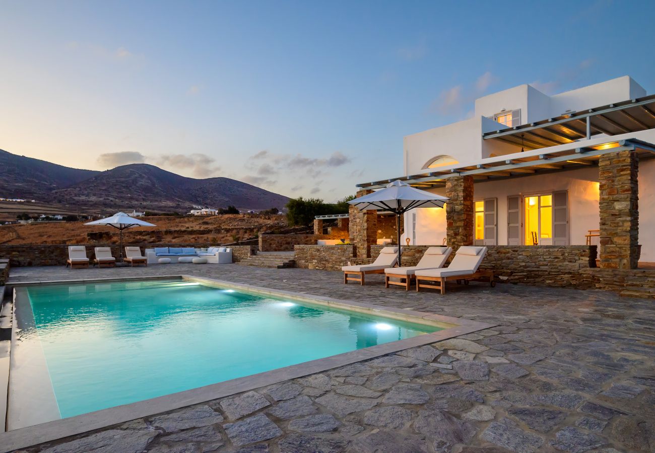 Villa in Tzanes - Soho Villa in Paros