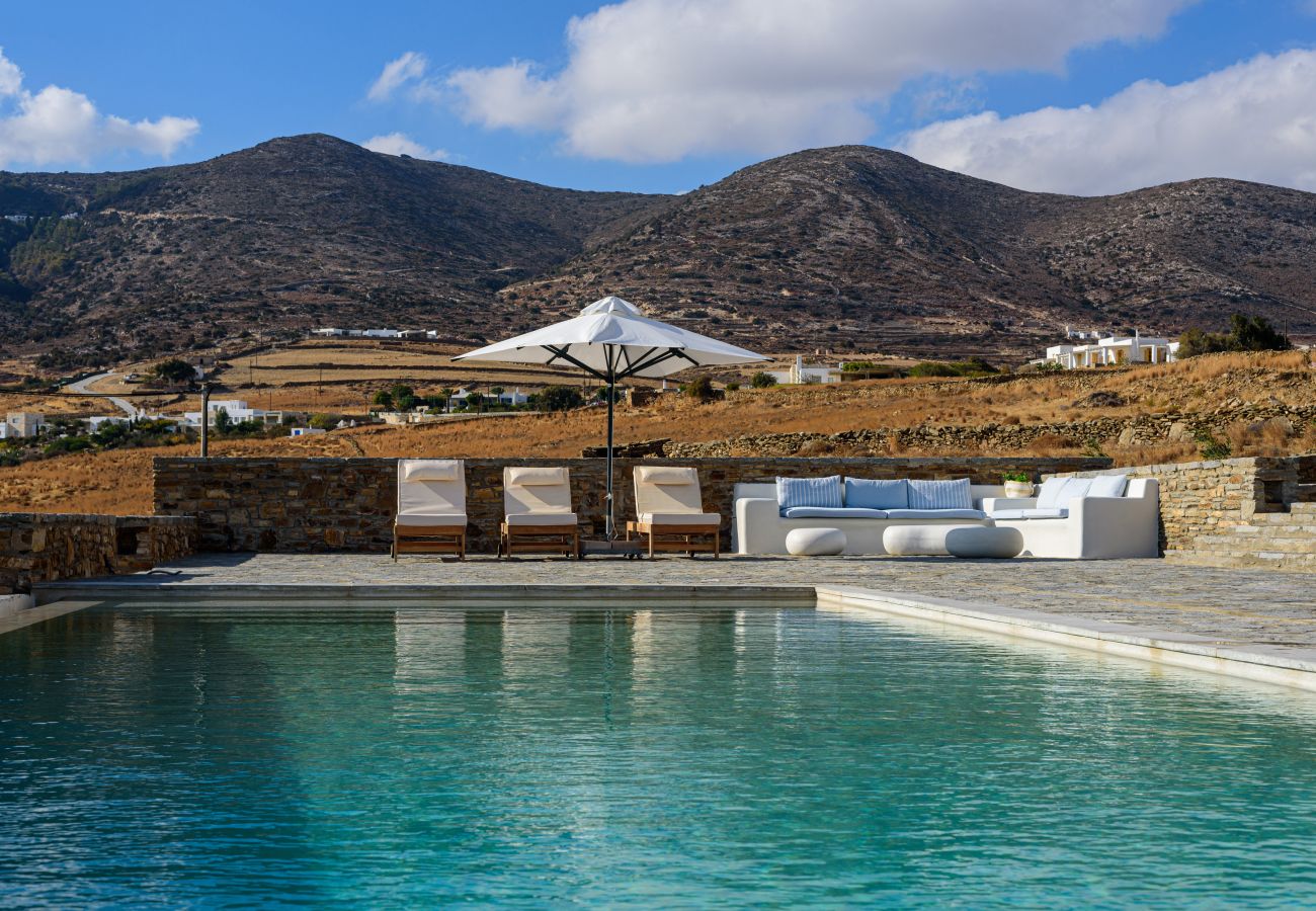 Villa in Tzanes - Soho Villa in Paros