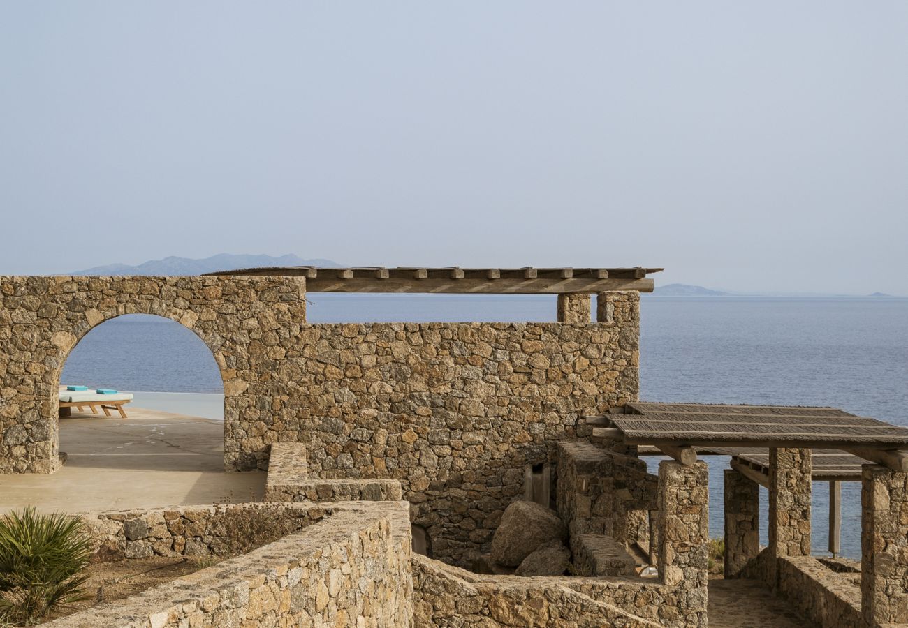 Villa in Mykonos - Seafront 9BDR Serenity in Mykonos