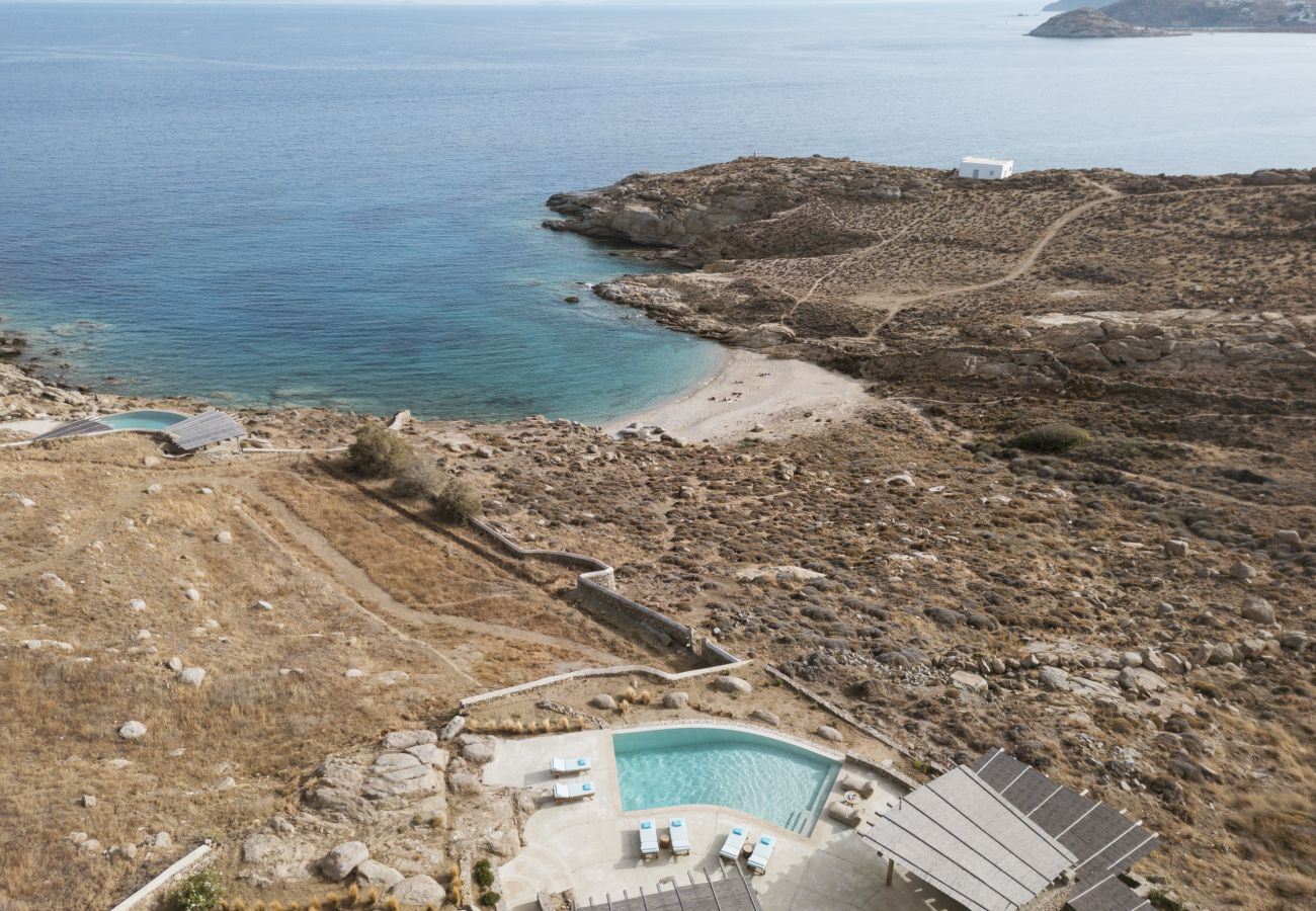 Villa in Mykonos - Seafront 9BDR Serenity in Mykonos