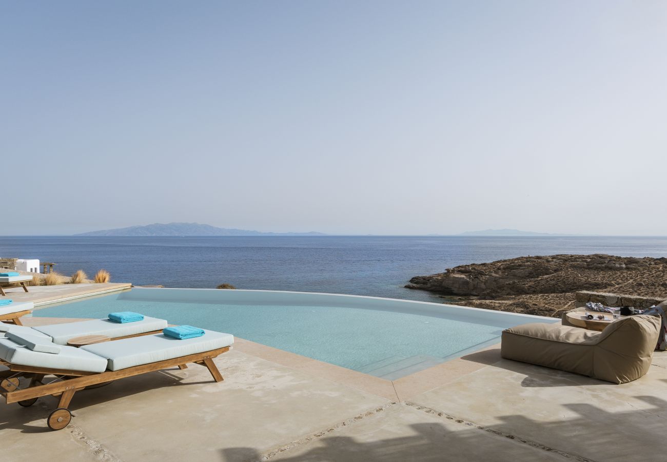 Villa in Mykonos - Seafront 9BDR Serenity in Mykonos