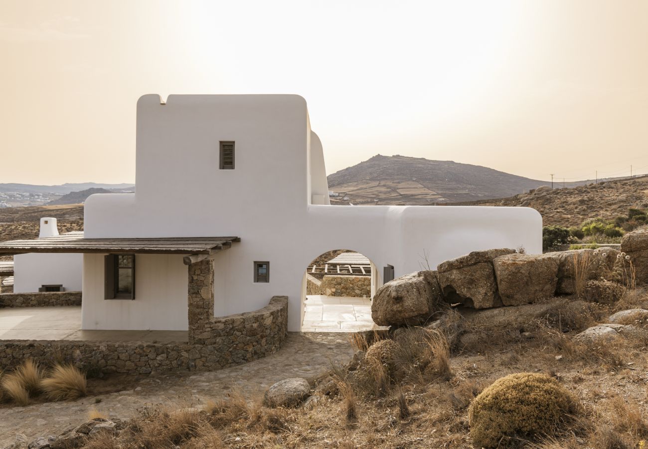 Villa in Mykonos - Seafront 9BDR Serenity in Mykonos